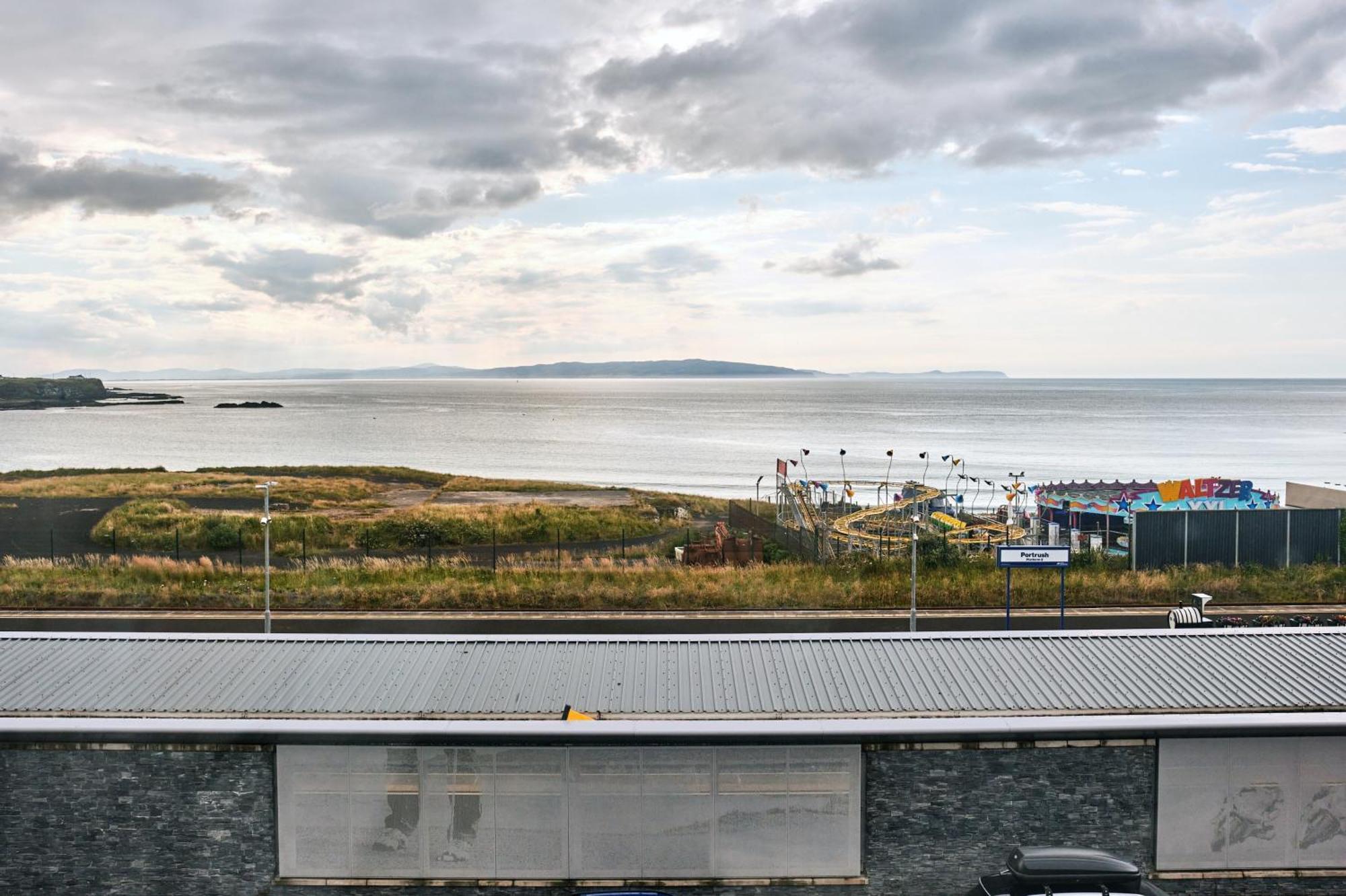 6 Golf Terrace - Portrush By The Sea Apartment ภายนอก รูปภาพ